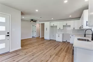1104 E Mulkey St, Fort Worth, TX 76104 - Photo 9
