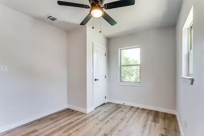 1104 E Mulkey Street, Fort Worth, TX 76104 - Photo 17