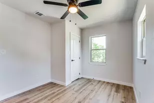 1104 E Mulkey St, Fort Worth, TX 76104 - Photo 17