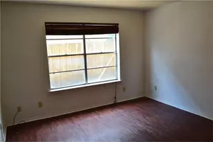 1107 N Locust St, Denton, TX 76201 - Photo 3