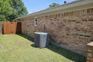 325 Juniper Dr, Arlington, TX 76018 - Photo 39