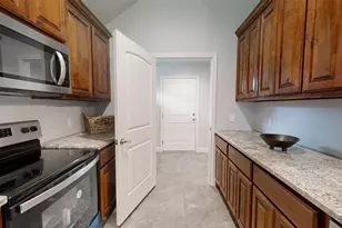 2615 San Gabriel Dr, Granbury, TX 76048 - Photo 9
