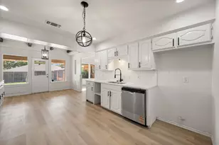 1801 High Vista Ct, Fort Worth, TX 76112 - Photo 29