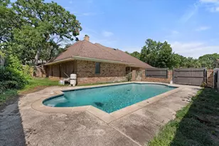 1801 High Vista Ct, Fort Worth, TX 76112 - Photo 17