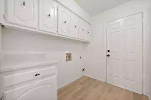 1801 High Vista Ct, Fort Worth, TX 76112 - Photo 25
