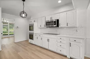 1801 High Vista Ct, Fort Worth, TX 76112 - Photo 21