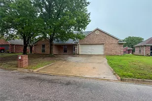 2204 N Village Dr, Bonham, TX 75418 - Photo 3