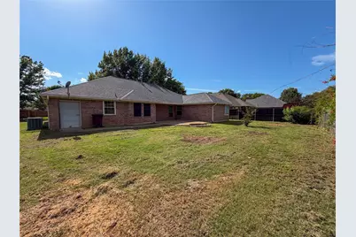 2204 N Village Drive, Bonham, TX 75418 - Photo 35