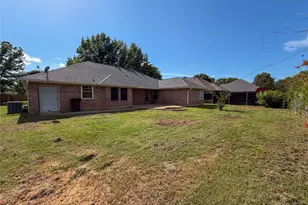 2204 N Village Dr, Bonham, TX 75418 - Photo 35
