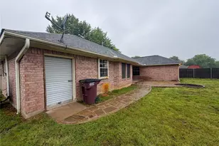 2204 N Village Dr, Bonham, TX 75418 - Photo 35