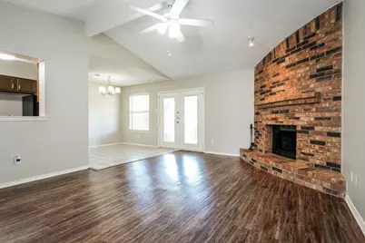 6117 Autumn Springs Drive, Arlington, TX 76001 - Photo 3