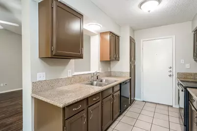 6117 Autumn Springs Drive, Arlington, TX 76001 - Photo 7