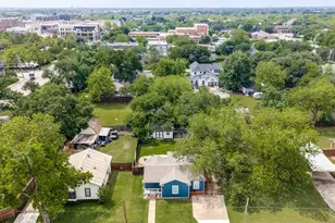 220 W College St, Lewisville, TX 75057 - Photo 27
