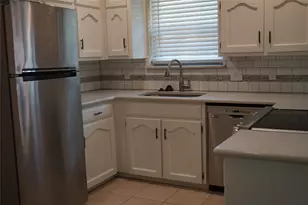 3221 Elkhart Ct, Arlington, TX 76016 - Photo 3