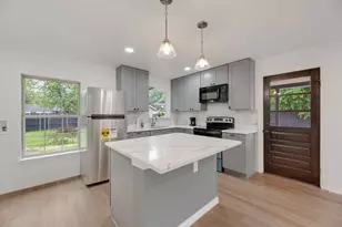 8736 Comer Dr, Dallas, TX 75217 - Photo 9