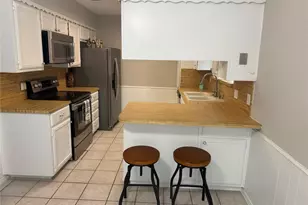817 Lynne Ln, Burleson, TX 76028 - Photo 5
