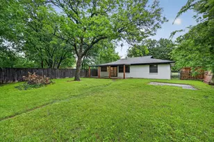 129 N Dobson St, Burleson, TX 76028 - Photo 35