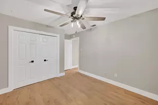 129 N Dobson St, Burleson, TX 76028 - Photo 27