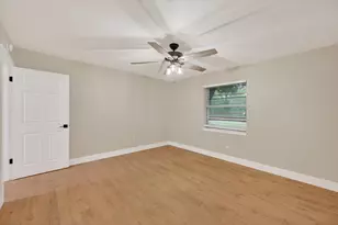129 N Dobson St, Burleson, TX 76028 - Photo 17