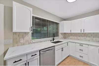129 N Dobson Street, Burleson, TX 76028 - Photo 7