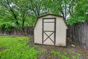 129 N Dobson St, Burleson, TX 76028 - Photo 37
