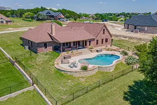 2113 Darby Dan Ct, Granbury, TX 76049 - Photo 3