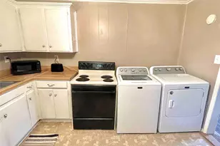 116 E Locust St, Collinsville, TX 76233 - Photo 7