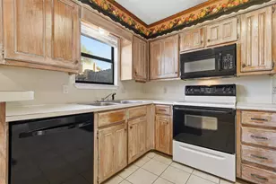 1371 S 11th St, Waco, TX 76706 - Photo 9