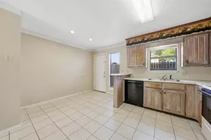 1371 S 11th St, Waco, TX 76706 - Photo 13