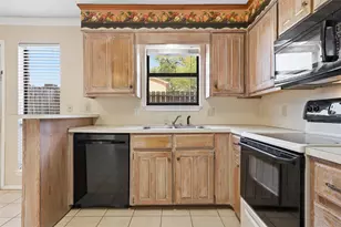 1371 S 11th St, Waco, TX 76706 - Photo 7