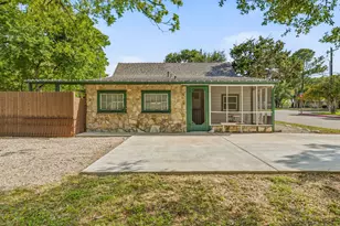 401 E Bridge St, Granbury, TX 76048 - Photo 27