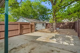 401 E Bridge St, Granbury, TX 76048 - Photo 25