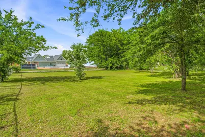 401 E Bridge Street, Granbury, TX 76048 - Photo 29