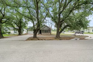 207 E McCoulskey St, Terrell, TX 75160 - Photo 29