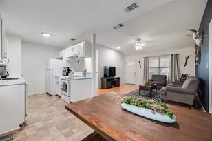 1108 Ashwood Ct, Cleburne, TX 76033 - Photo 9