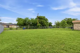 6435 Moonhill Dr, Dallas, TX 75241 - Photo 15
