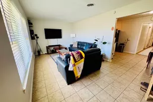 2732 W Jefferson Blvd, Dallas, TX 75211 - Photo 3