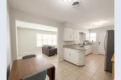 2732 W Jefferson Boulevard, Dallas, TX 75211 - Photo 3