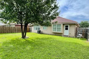 625 Hutchins Dr, Crowley, TX 76036 - Photo 5