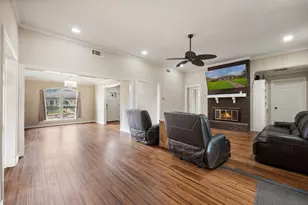 1947 Chesham Dr, Carrollton, TX 75007 - Photo 5