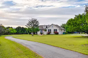 6813 Running Deer Ct, Granbury, TX 76049 - Photo 3