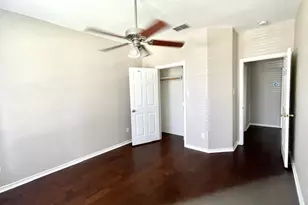 9705 Raven Ln, Irving, TX 75063 - Photo 13