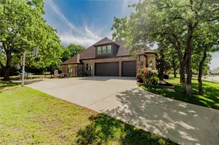 1417 Briar Crossing Dr, Decatur, TX 76234 - Photo 3