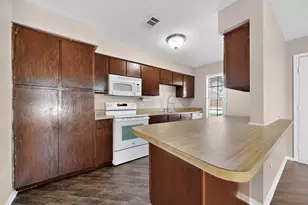 912 N Nursery Rd, Irving, TX 75061 - Photo 9
