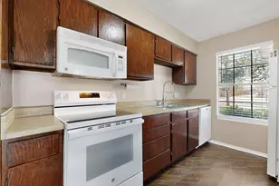 912 N Nursery Rd, Irving, TX 75061 - Photo 13