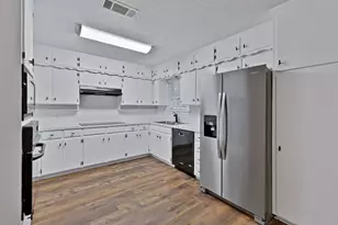 1024 Eunice St, Hurst, TX 76053 - Photo 11