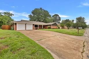 1024 Eunice St, Hurst, TX 76053 - Photo 3