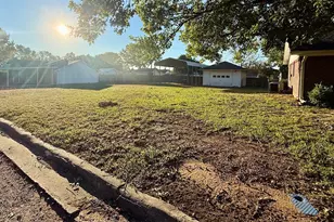 300 Denton Ct, Collinsville, TX 76233 - Photo 3