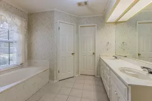 9900 Oak Ridge Cir, Woodway, TX 76712 - Photo 13