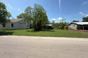 902 Thompson, Jacksboro, TX 76458 - Photo 3